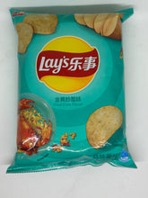 Load image into Gallery viewer, Fried Crab Flavor Flavored Chips by Lays 70g Bag
